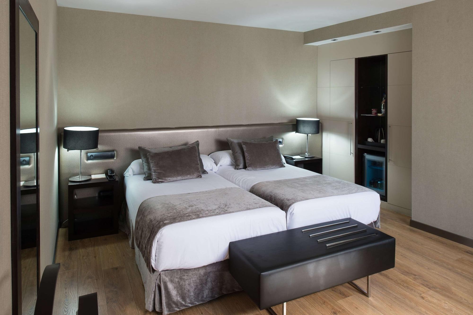 Hotel Catalonia Avinyo 3*