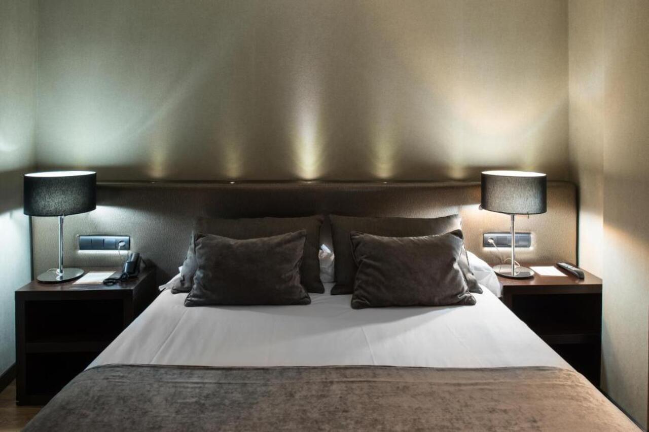 Hotel Catalonia Avinyo 3*