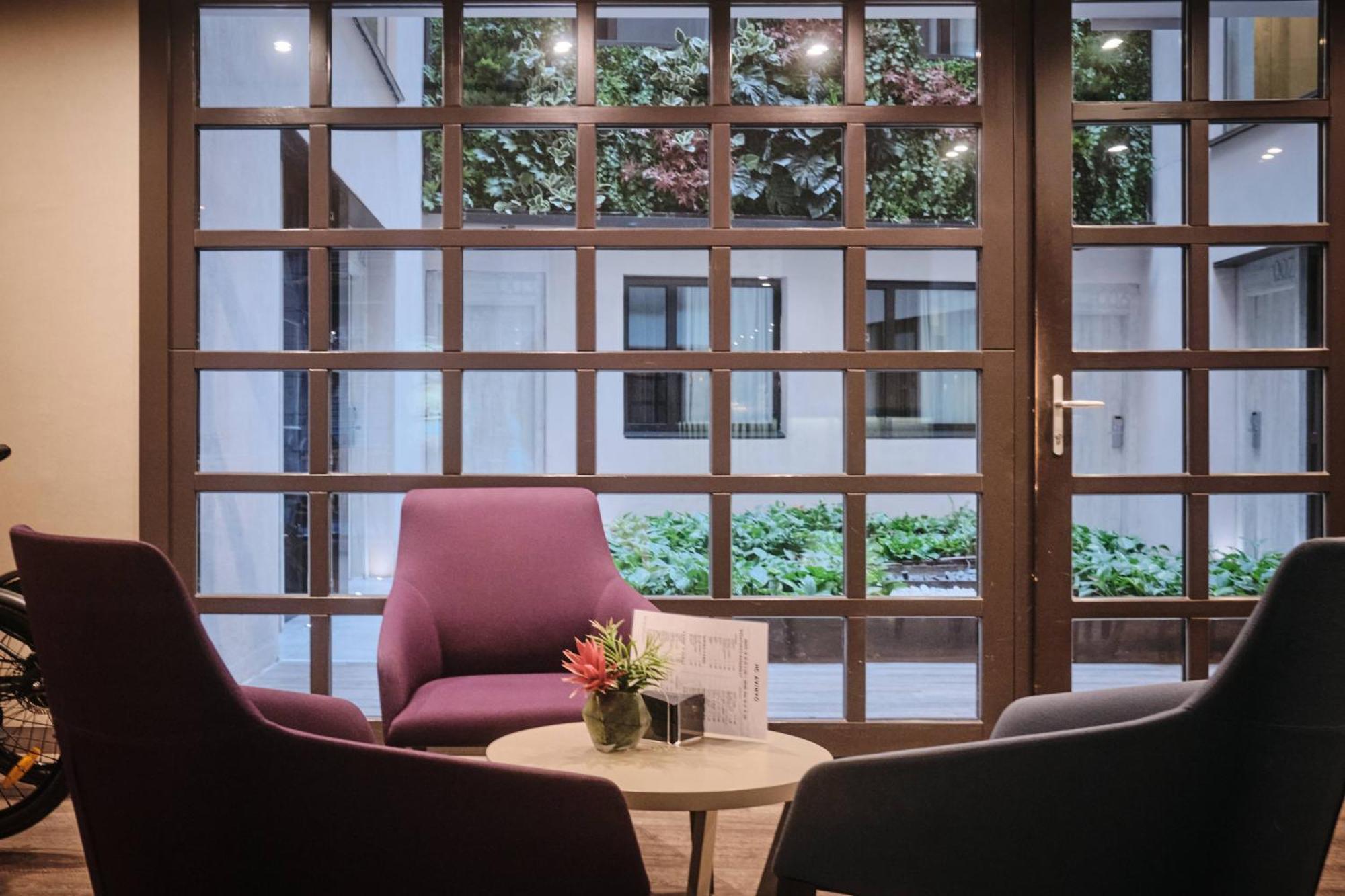 Catalonia Avinyo Hotel