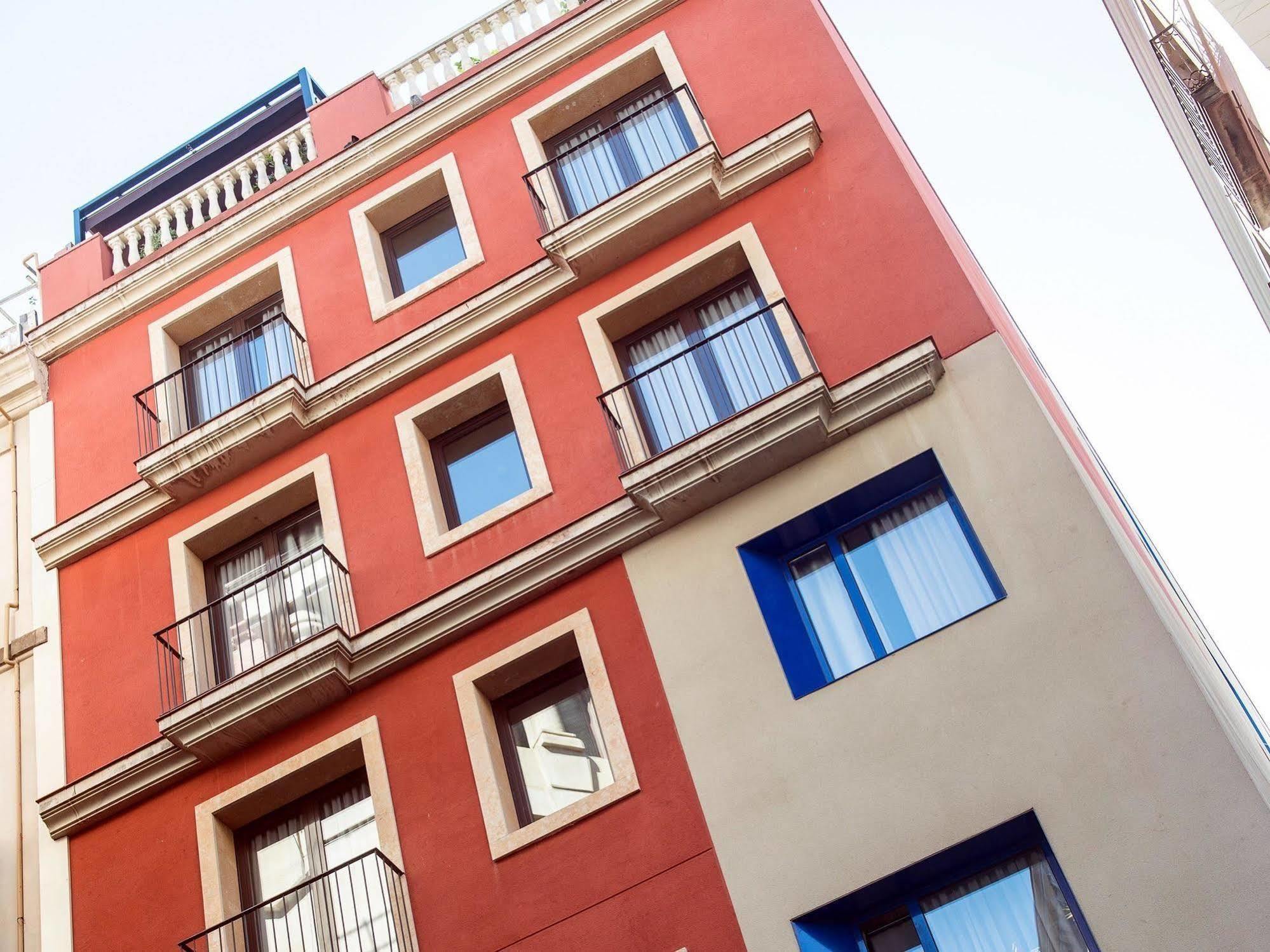 Catalonia Avinyo Hotel