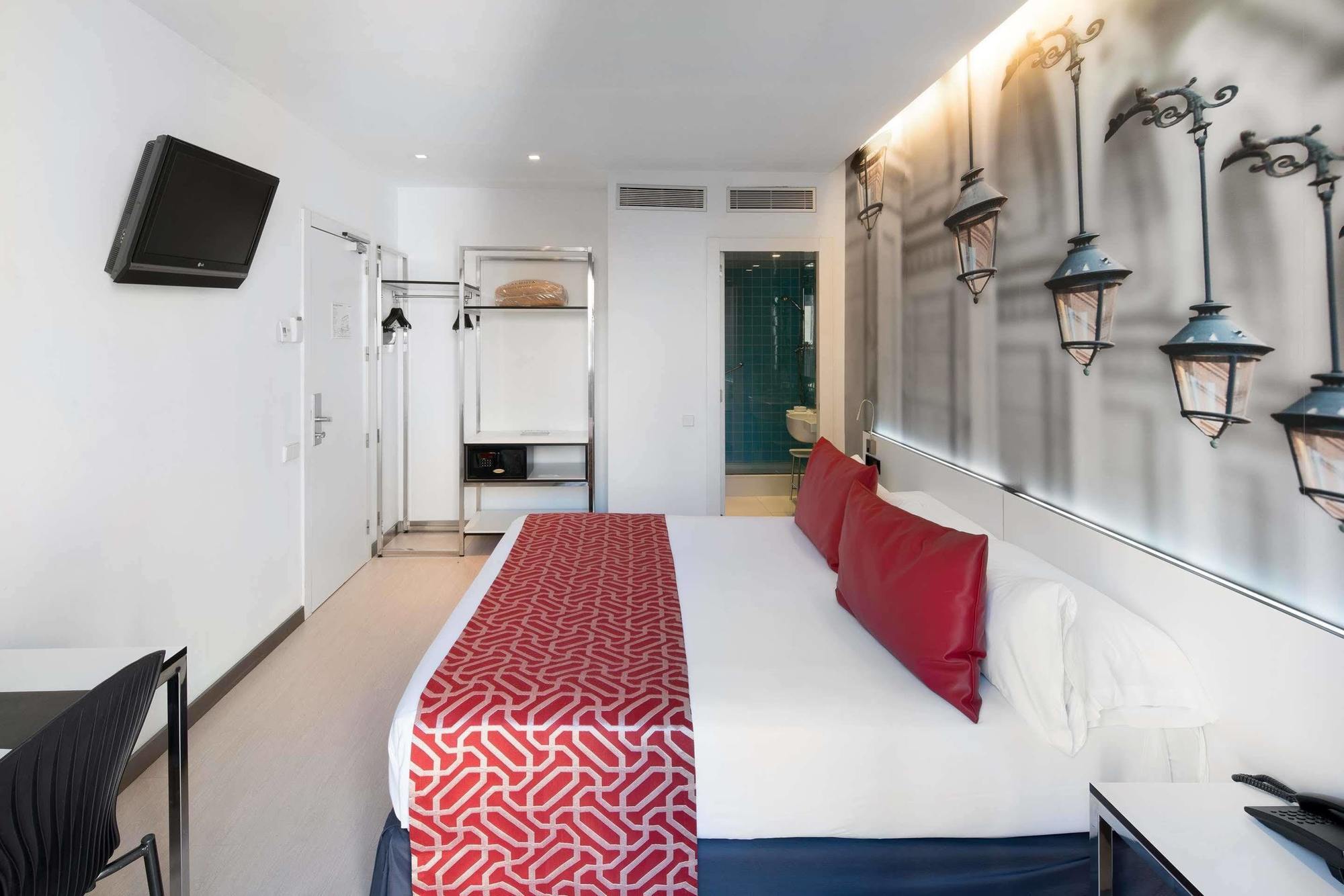 Catalonia Avinyo Hotel 3*