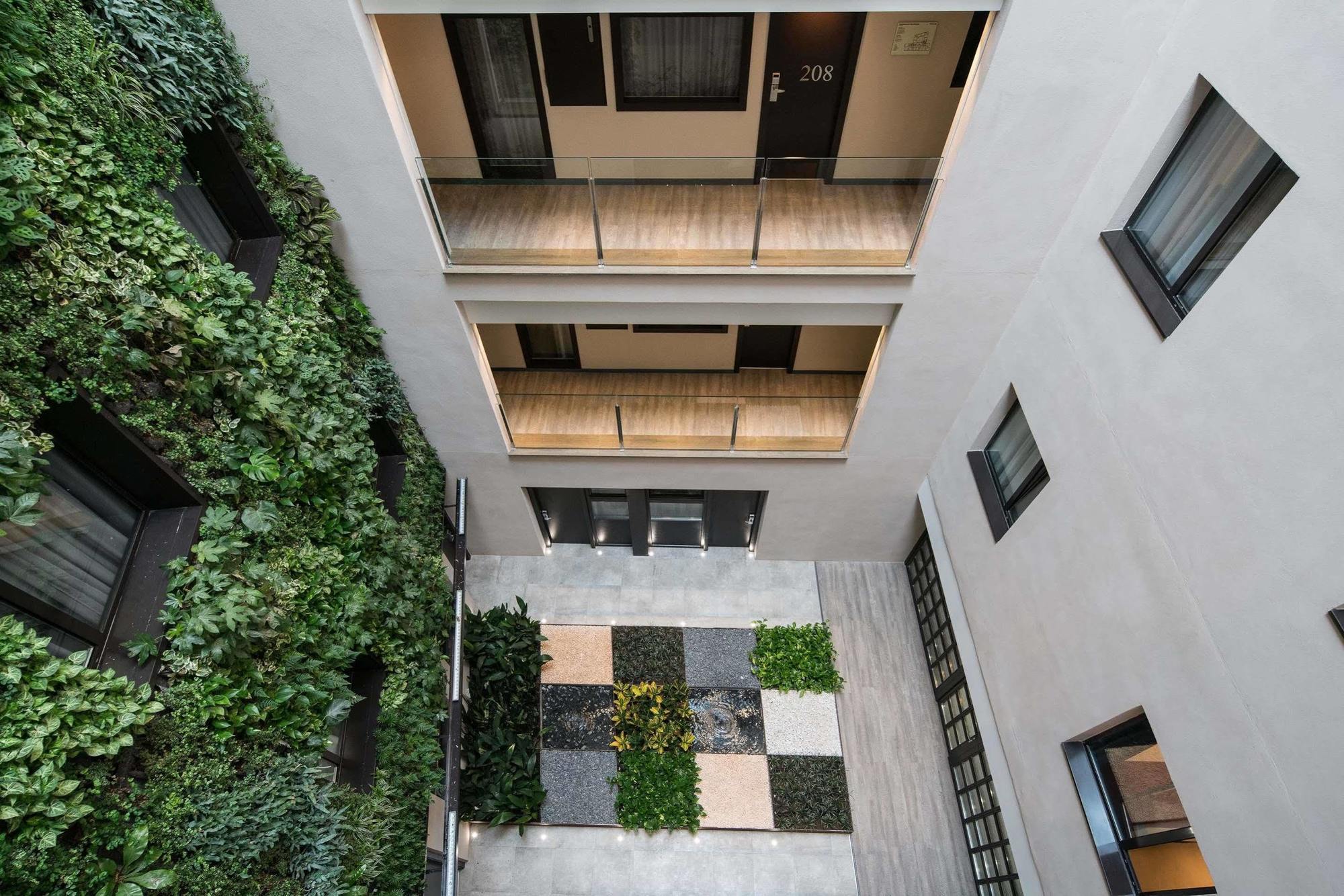 Catalonia Avinyo Hotel 3*